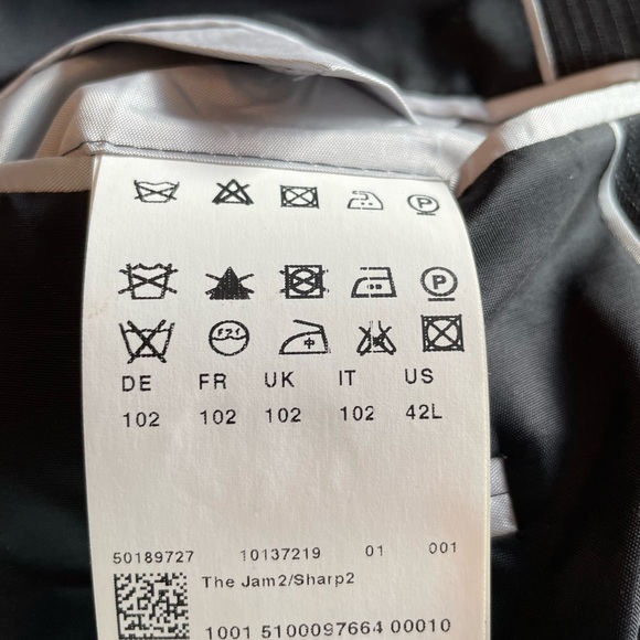 Black Hugo Boss suit for men - Picture 3 of 15